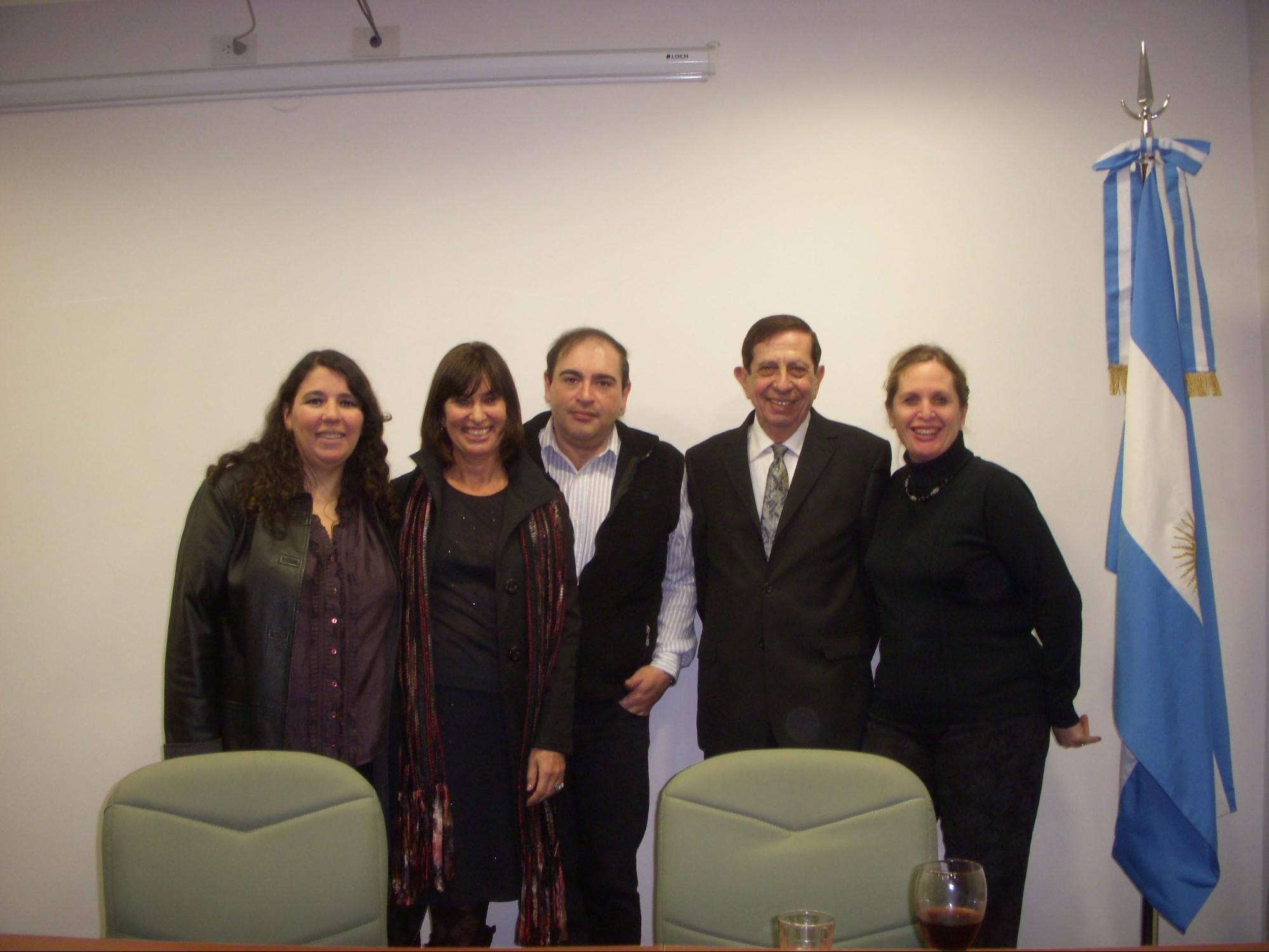 Nancy Viejo,
Elisa Salzmann, Armando Capalbo,
Rolando, Griselda Beacon. Su equipo de c&aacute;tedra