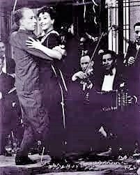 José Ovidio Bianchet y Sofía Bozán,
bailando tango en la película Carnaval de antaño (1940).